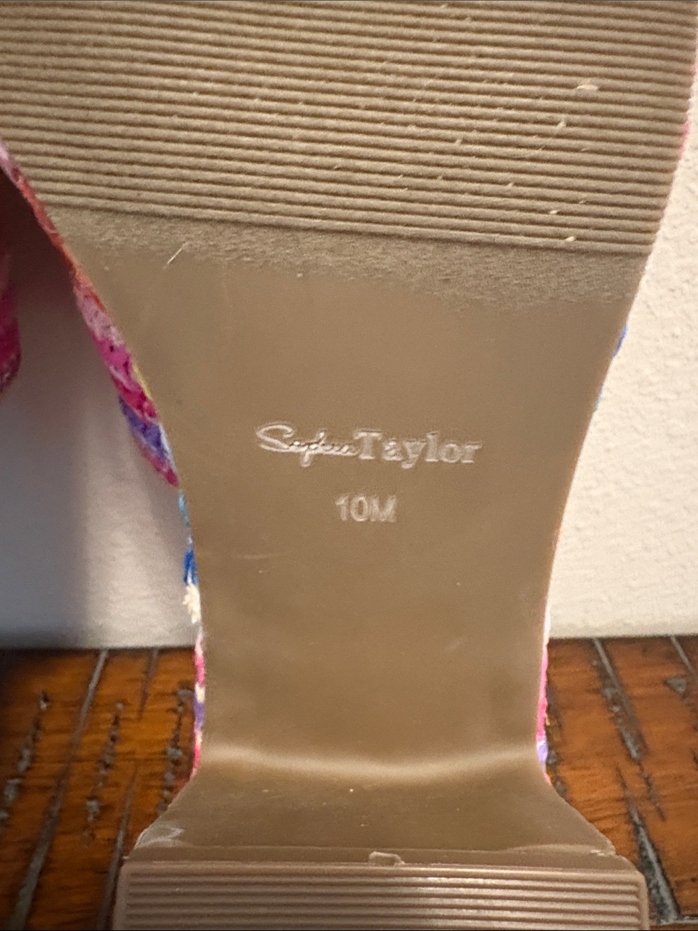 Sophia Taylor Rainbow Multicolor Stripe Slide Sandals - Size 10 - Picture 7 of 7